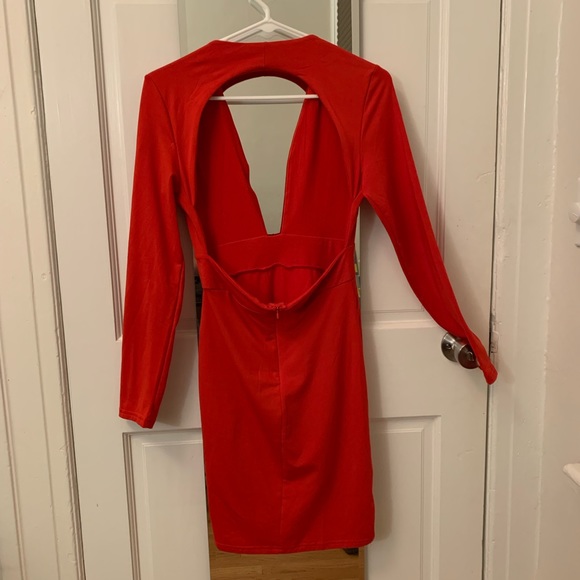 Plunge neck red dress with open back - Picture 4 of 4